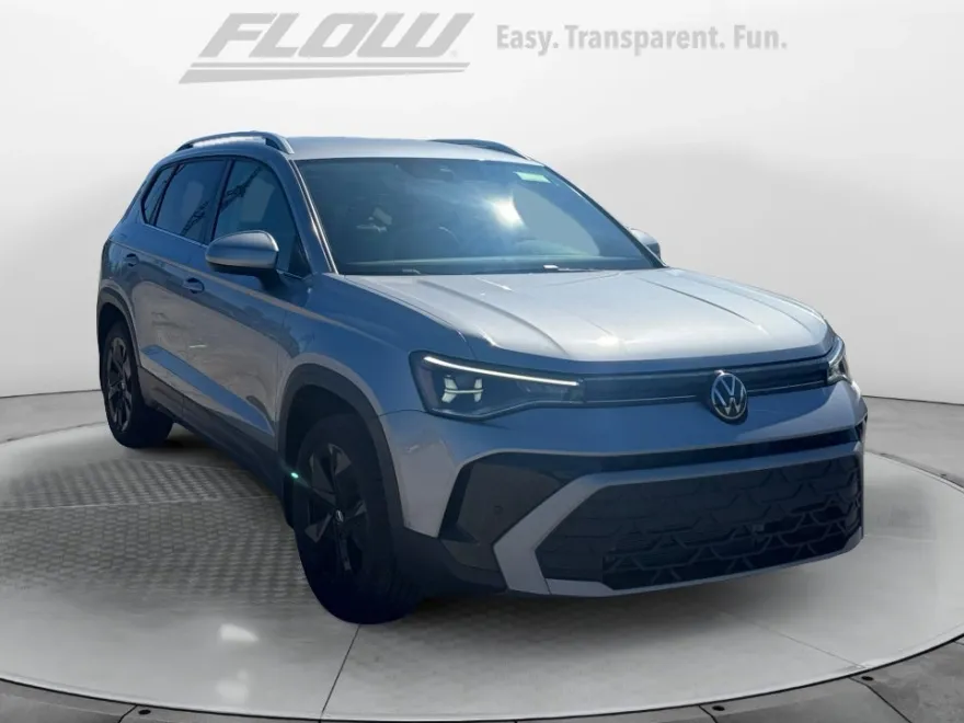 2025 Volkswagen Taos SE photo 1