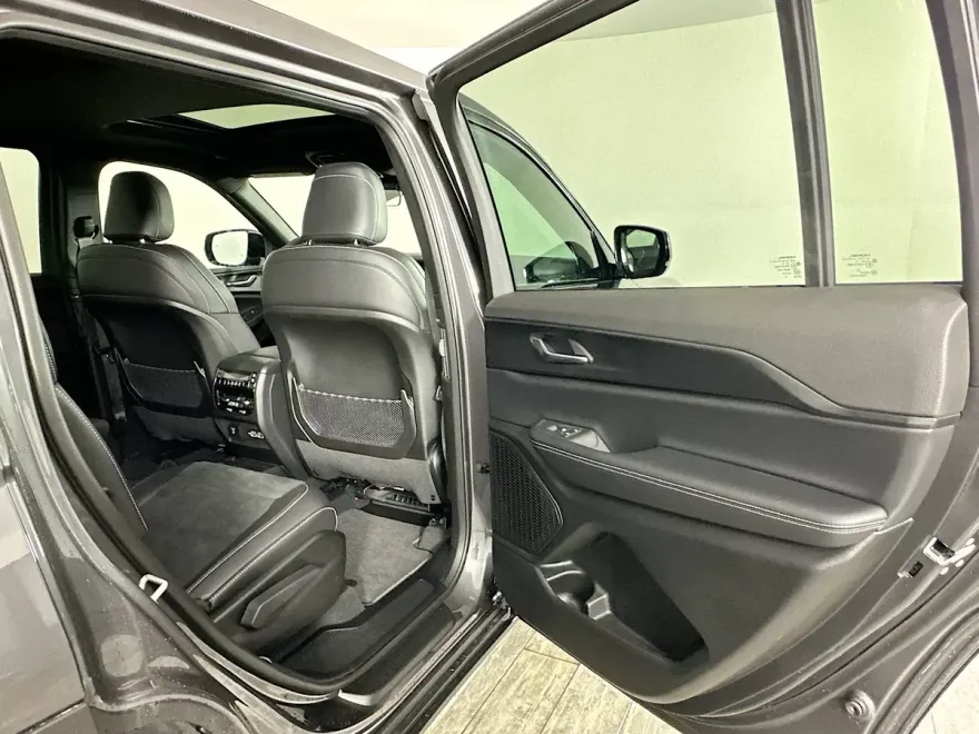 2025 Jeep Grand Cherokee Altitude X photo 15