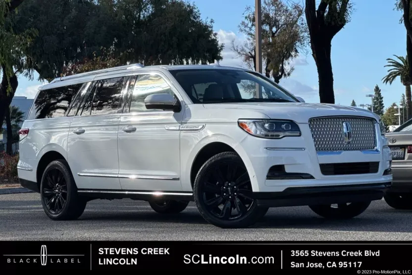 2022 Lincoln Navigator L Reserve photo 1