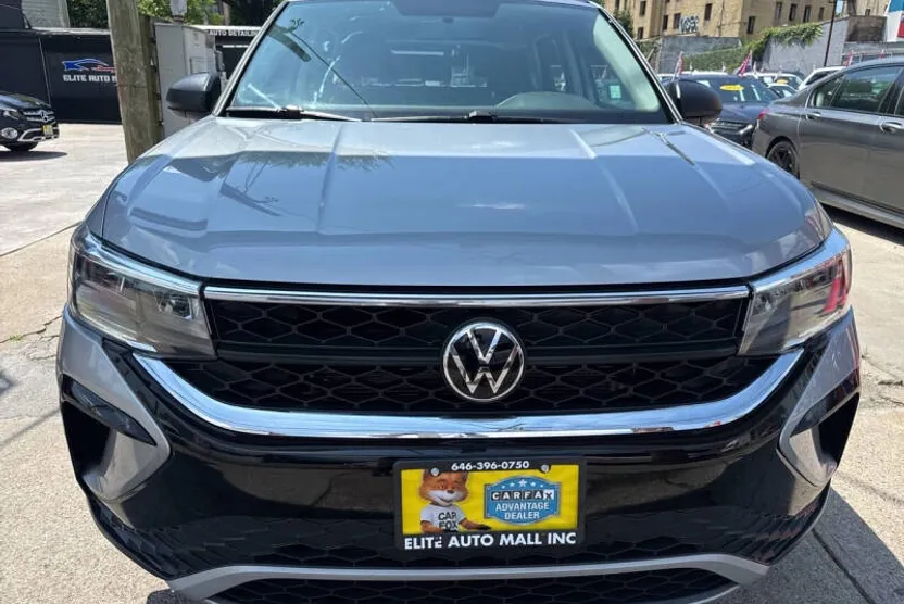 2022 Volkswagen Taos S photo 1
