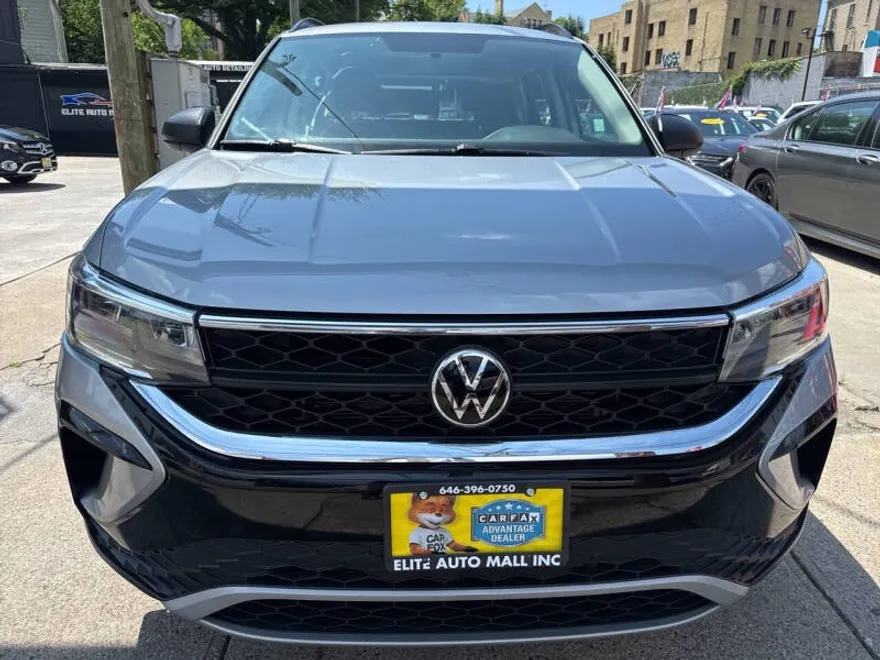 2022 Volkswagen Taos S photo 1