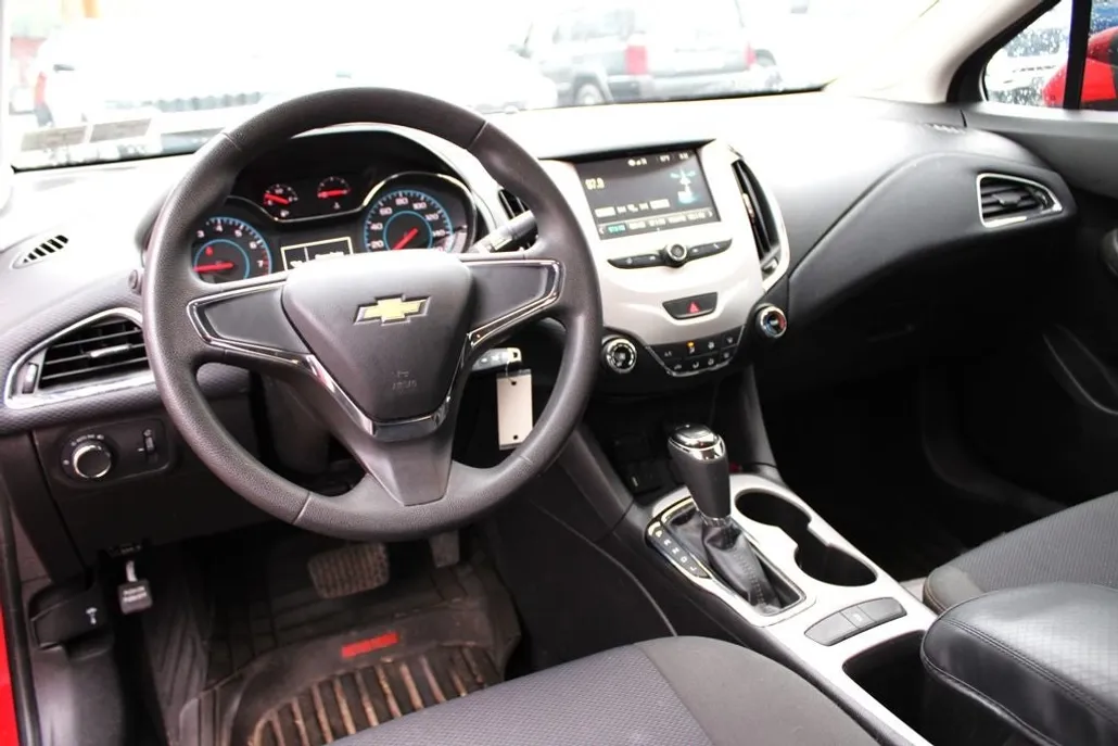2018 Chevrolet Cruze LS photo 1