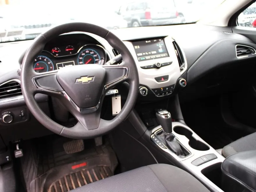 2018 Chevrolet Cruze LS photo 1