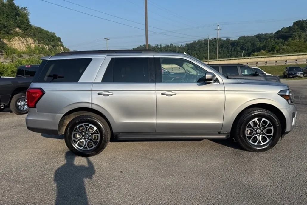 2024 Ford Expedition XLT photo 1
