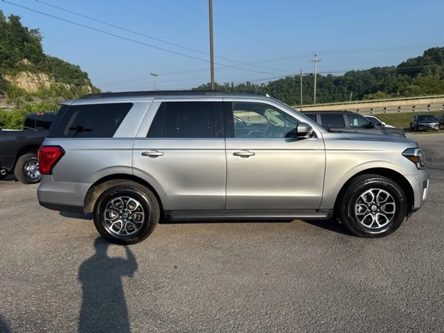 2024 Ford Expedition XLT photo 1