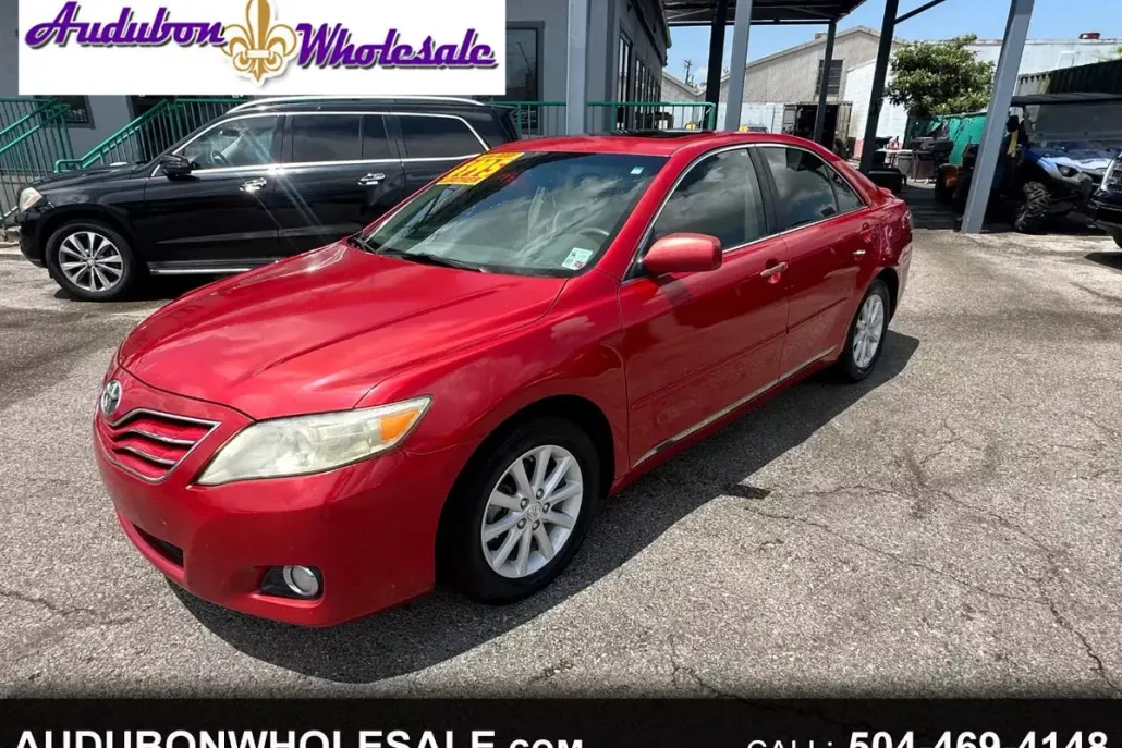 2011 Toyota Camry LE photo 1