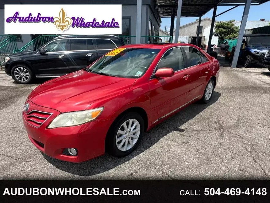 2011 Toyota Camry LE photo 1