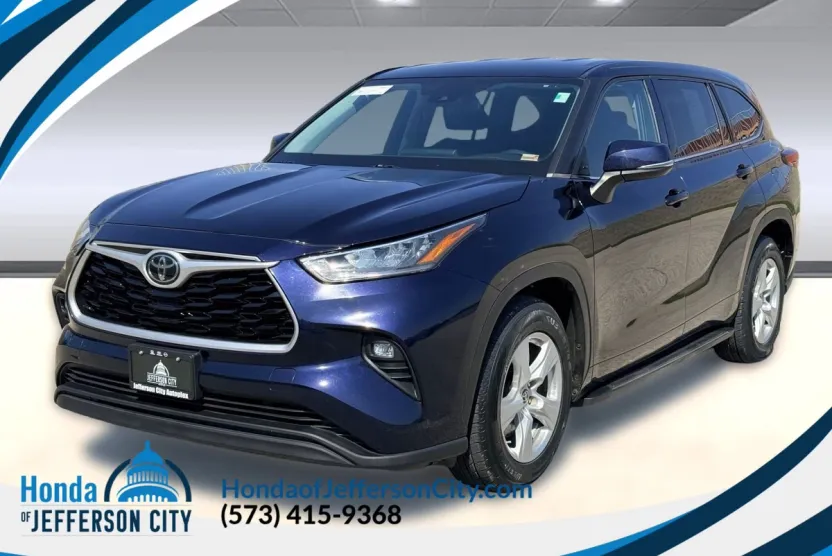 2020 Toyota Highlander LE photo 1