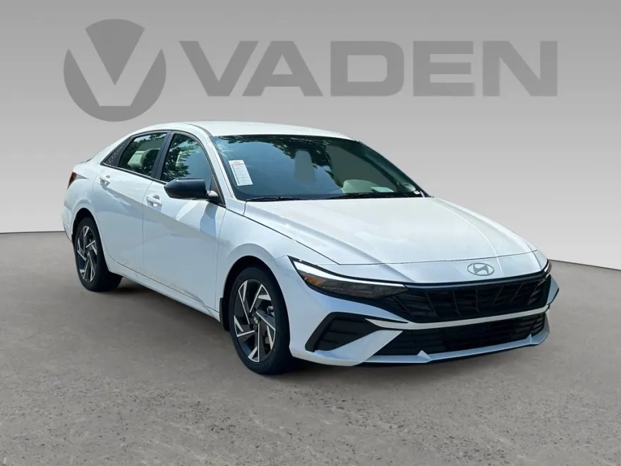 2025 Hyundai Elantra SEL Sport photo 1