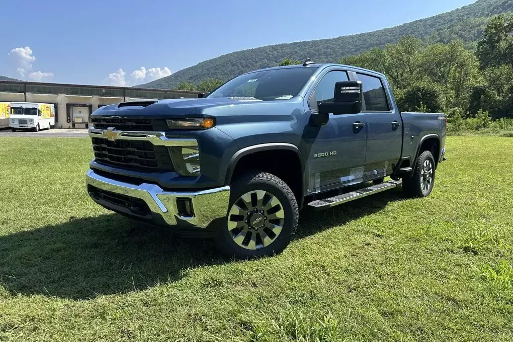2025 Chevrolet Silverado 2500HD LT photo 1