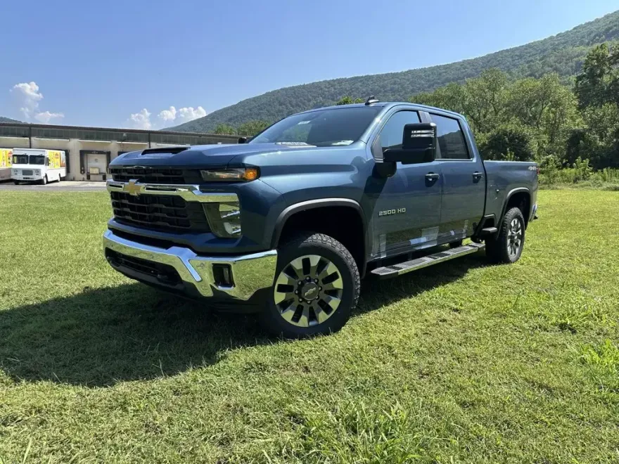 2025 Chevrolet Silverado 2500HD LT photo 1