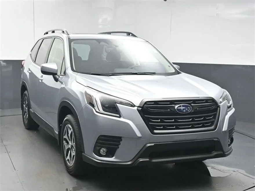 2024 Subaru Forester Premium Base photo 1