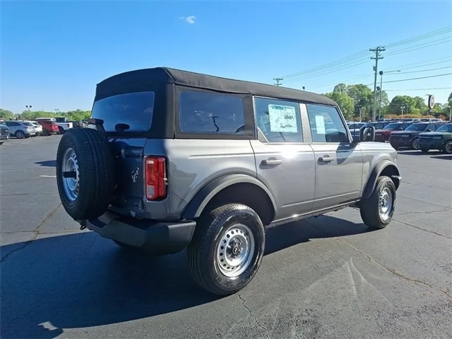 2025 Ford Bronco Base photo 7