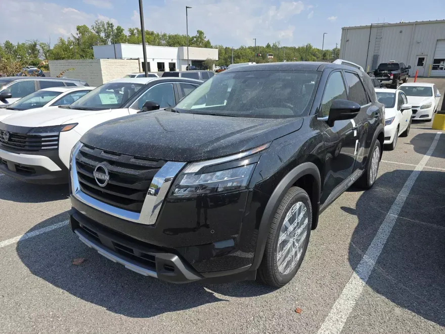 2025 Nissan Pathfinder Platinum photo 1