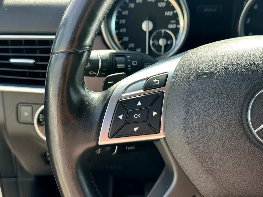 2015 Mercedes Benz ML 4MATIC 350 photo 16