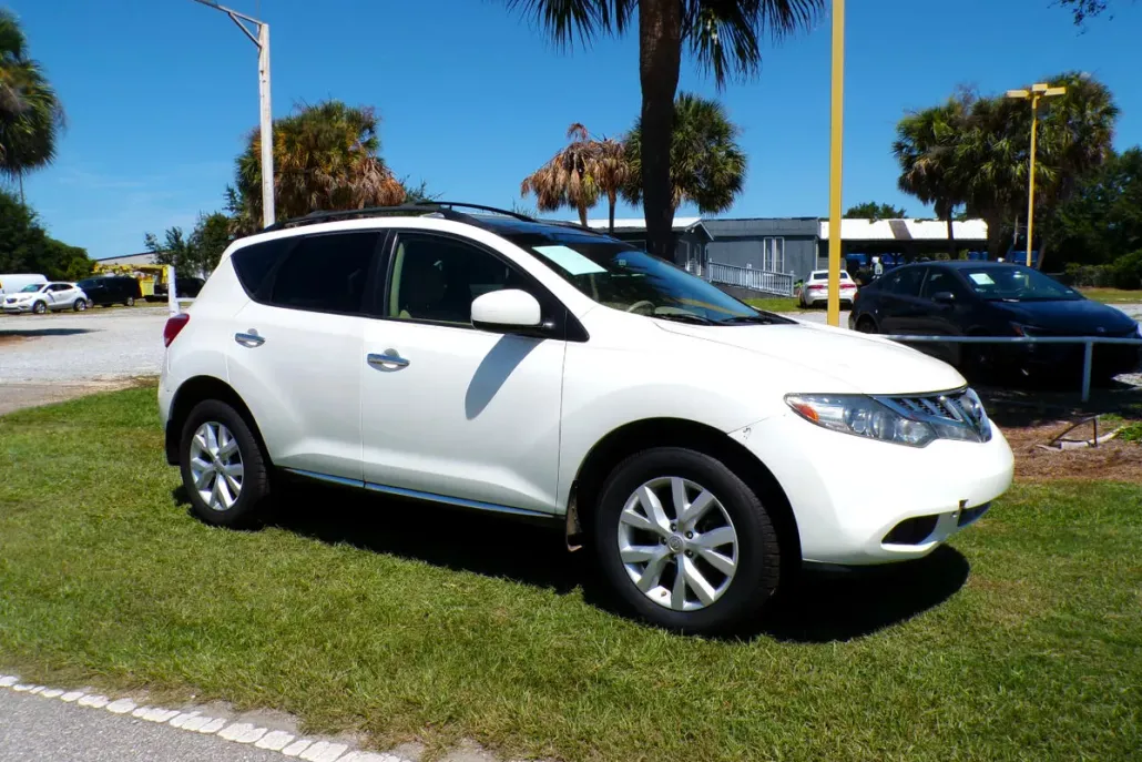 2013 Nissan Murano SV photo 1
