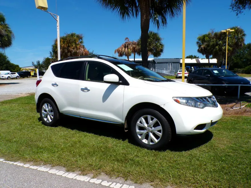 2013 Nissan Murano SV photo 1