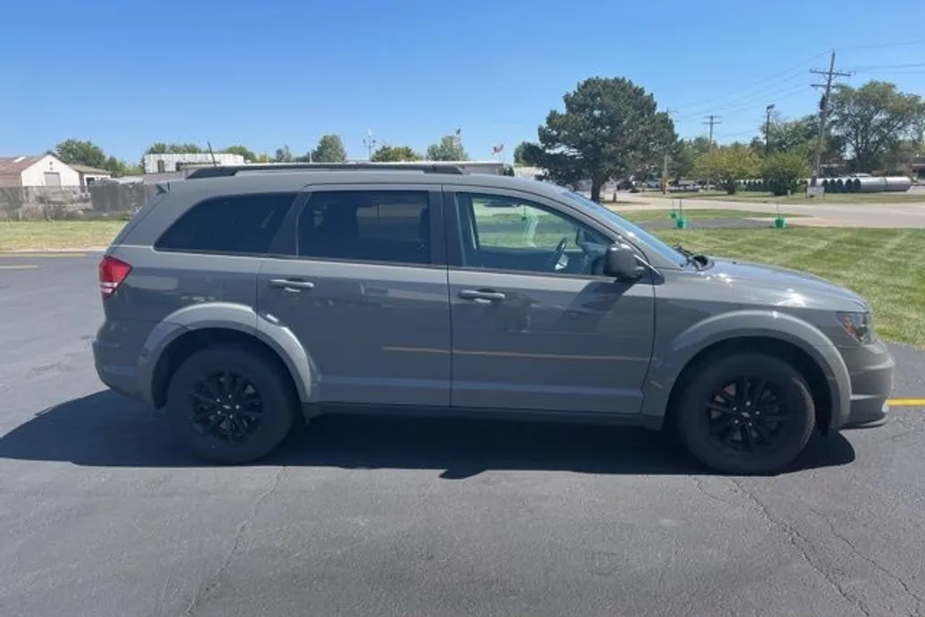 2020 Dodge Journey SE photo 1