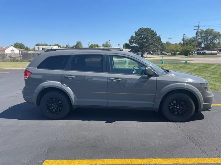 2020 Dodge Journey SE photo 1