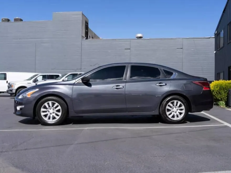 2013 Nissan Altima 2.5 S photo 1