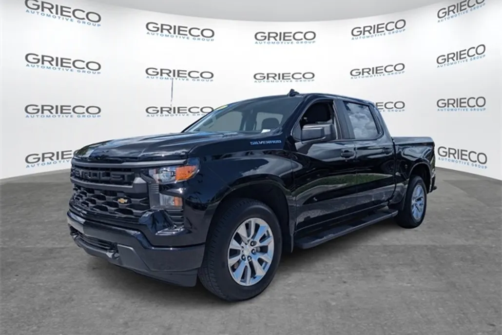2025 Chevrolet Silverado 1500 Custom photo 1