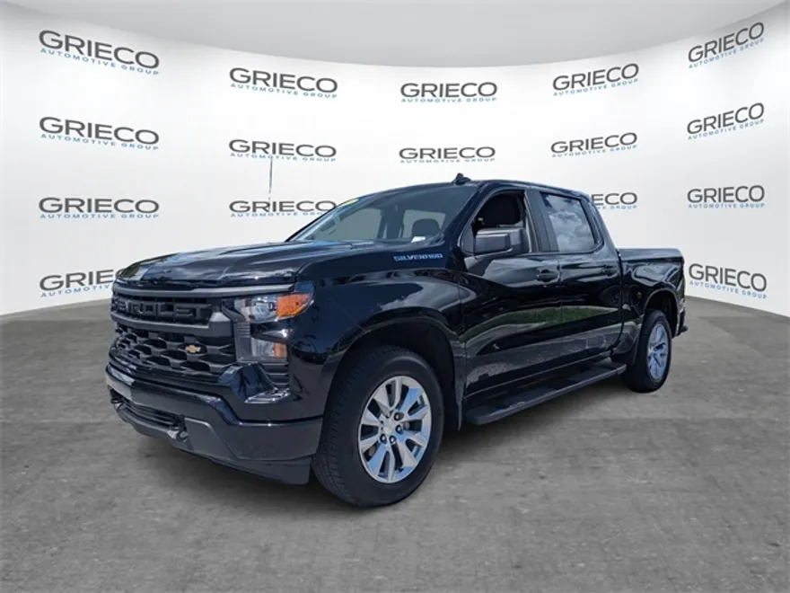 2025 Chevrolet Silverado 1500 Custom photo 1