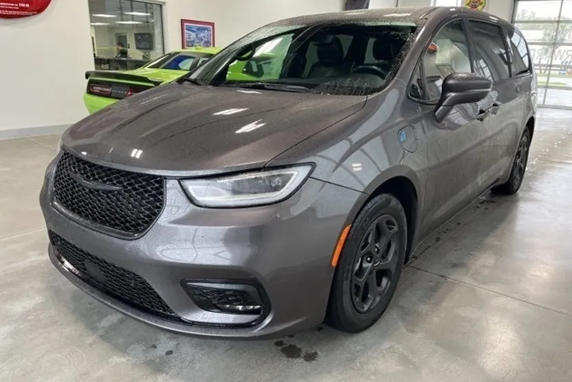 2022 Chrysler Pacifica Hybrid Limited photo 1