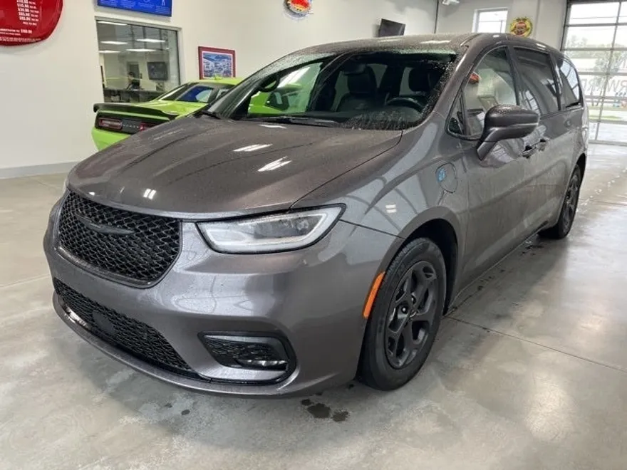 2022 Chrysler Pacifica Hybrid Limited photo 1