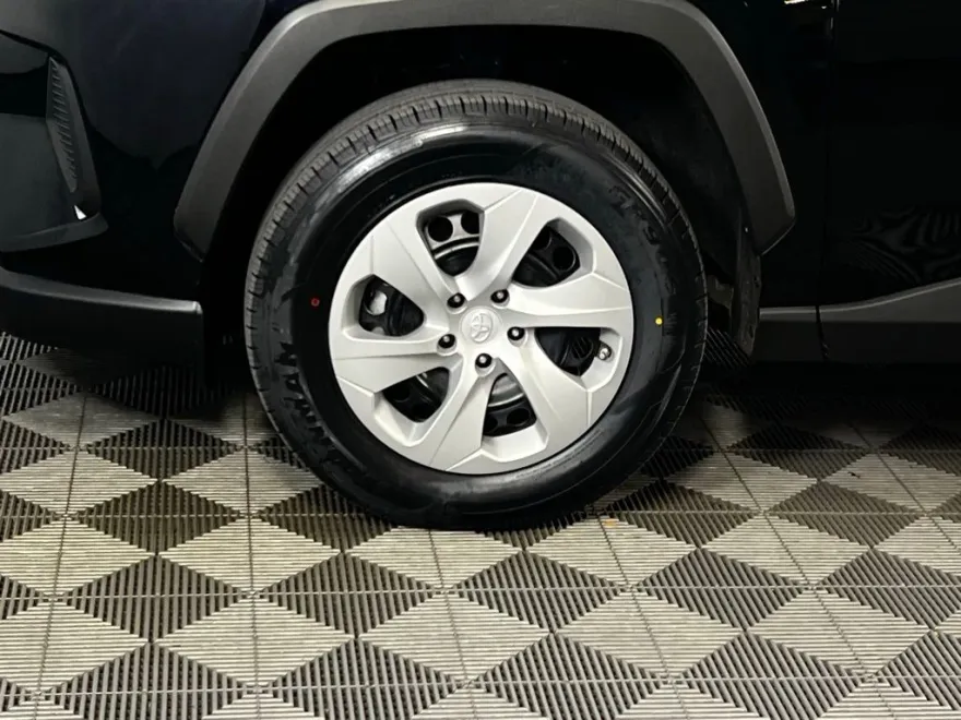 2024 Toyota RAV4 LE photo 1