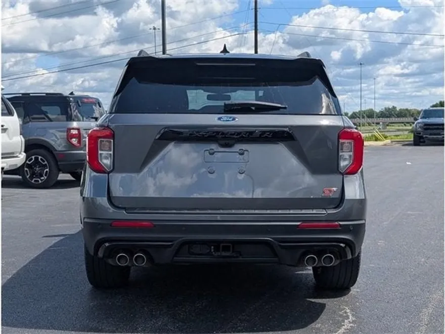 2023 Ford Explorer ST photo 1