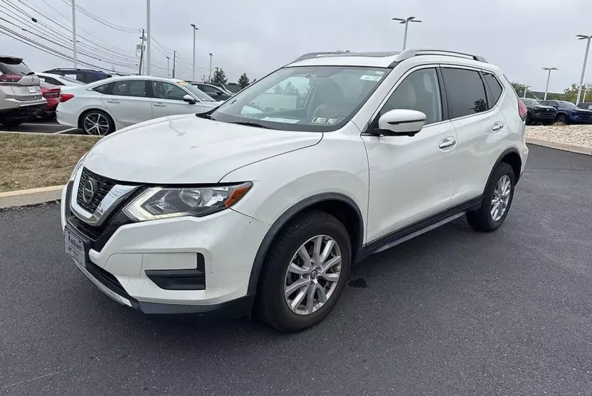 2018 Nissan Rogue AWD SV photo 1