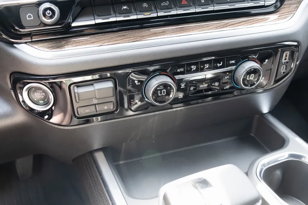 2025 Chevrolet Silverado 1500 LT Trail Boss photo 1