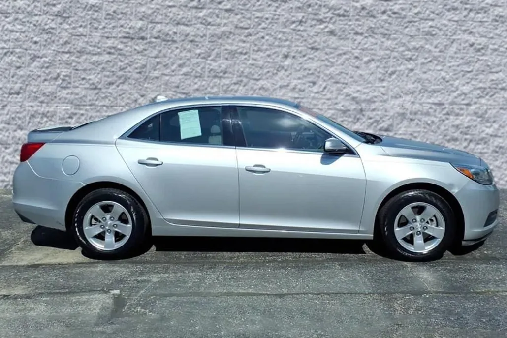 2013 Chevrolet Malibu 1LT photo 1