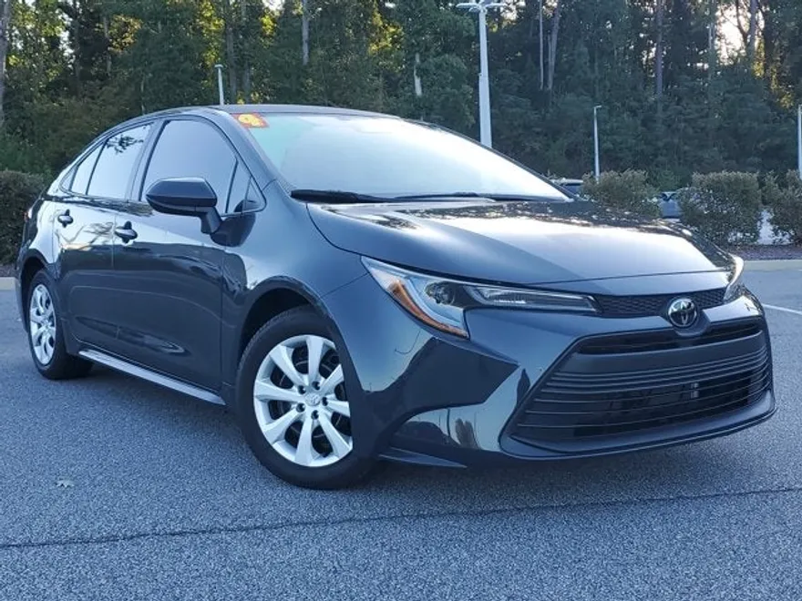 2024 Toyota Corolla LE photo 1