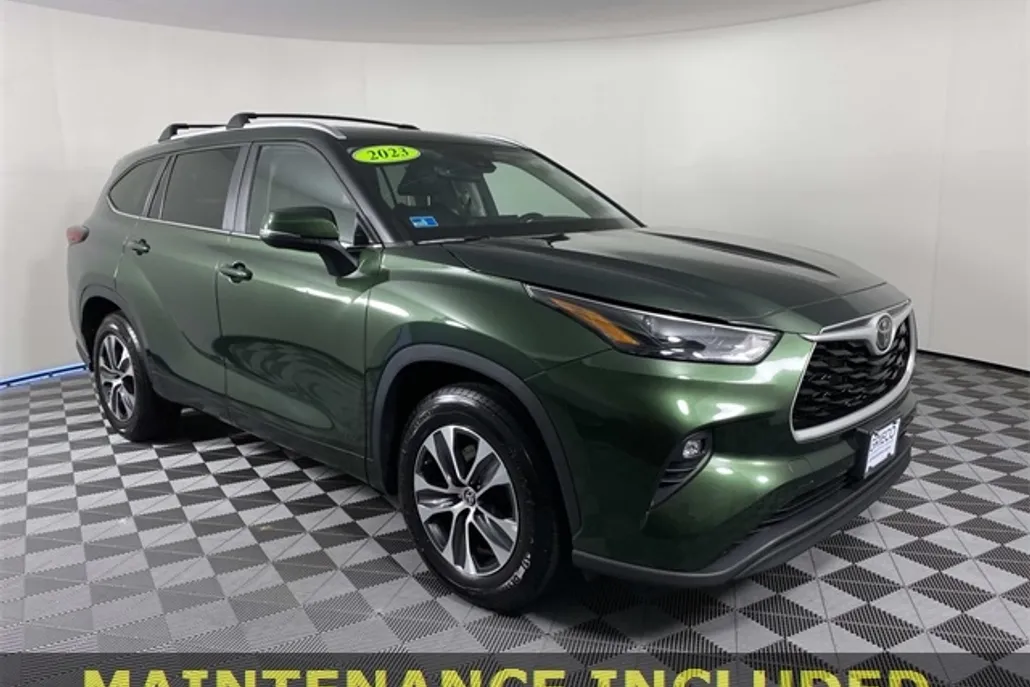 2023 Toyota Highlander XLE photo 1