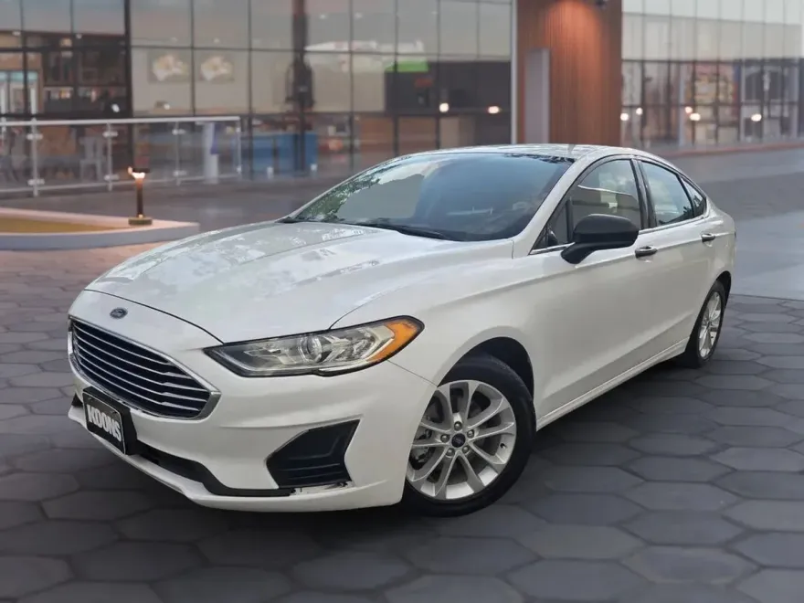 2019 Ford Fusion SE photo 1