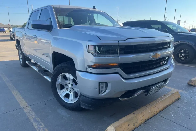 2017 Chevrolet Silverado 1500 LT2 photo 1