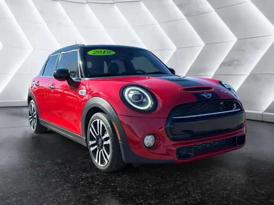 2019 Mini Cooper 4 Door Hardtop Signature photo 1