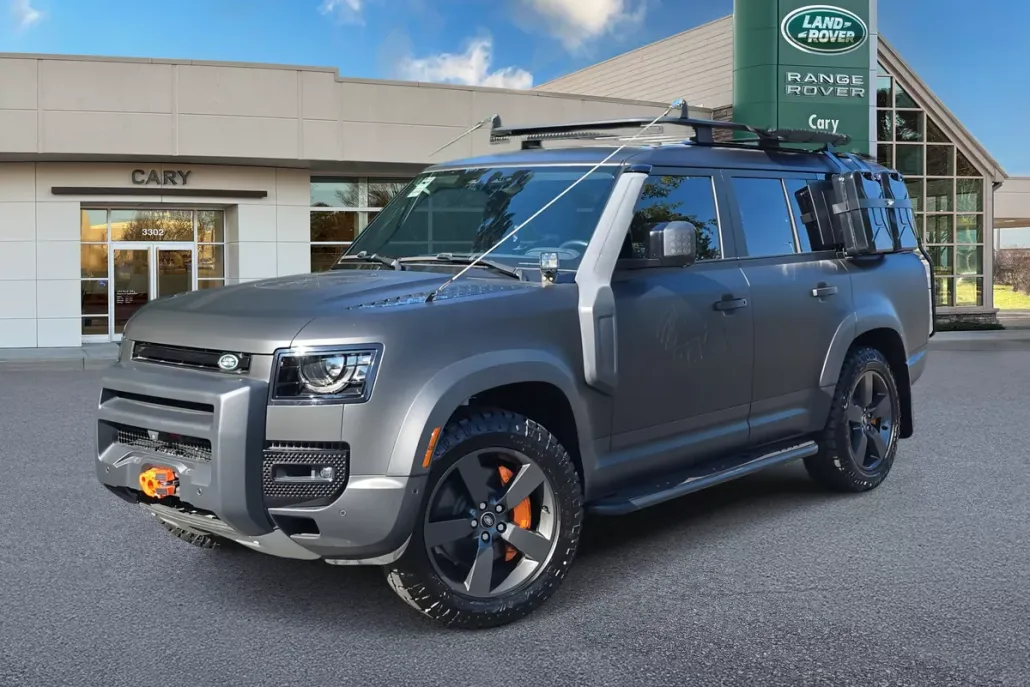 2023 Land Rover Defender SE photo 1