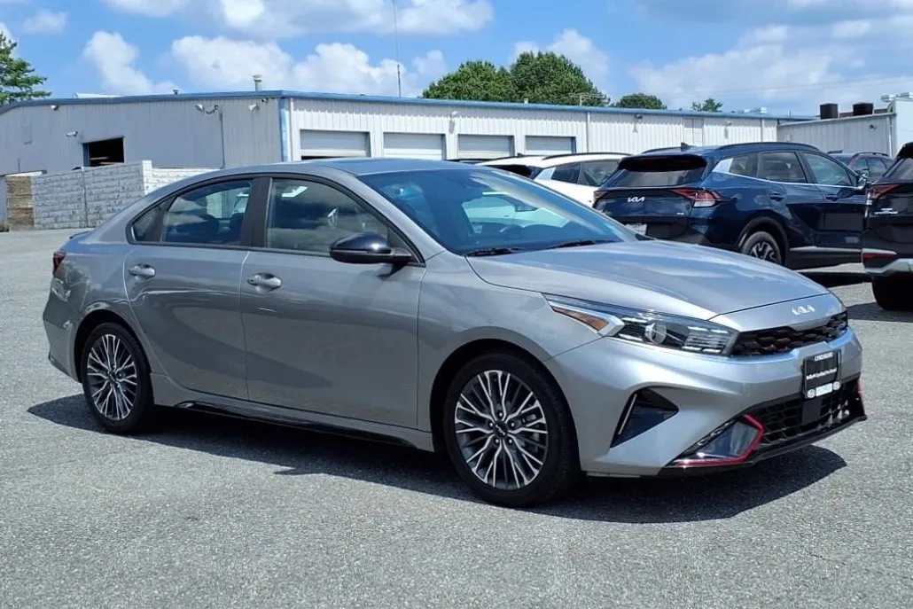 2022 Kia Forte GT-Line photo 1