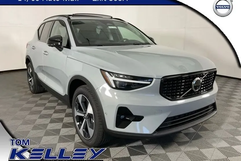 2026 Volvo XC40 Plus photo 1