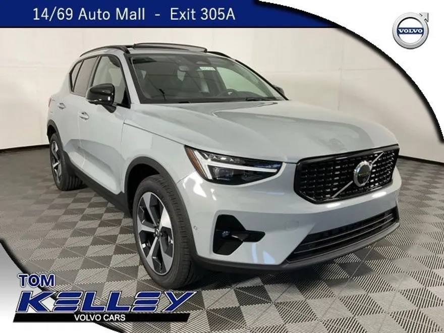 2026 Volvo XC40 Plus photo 1