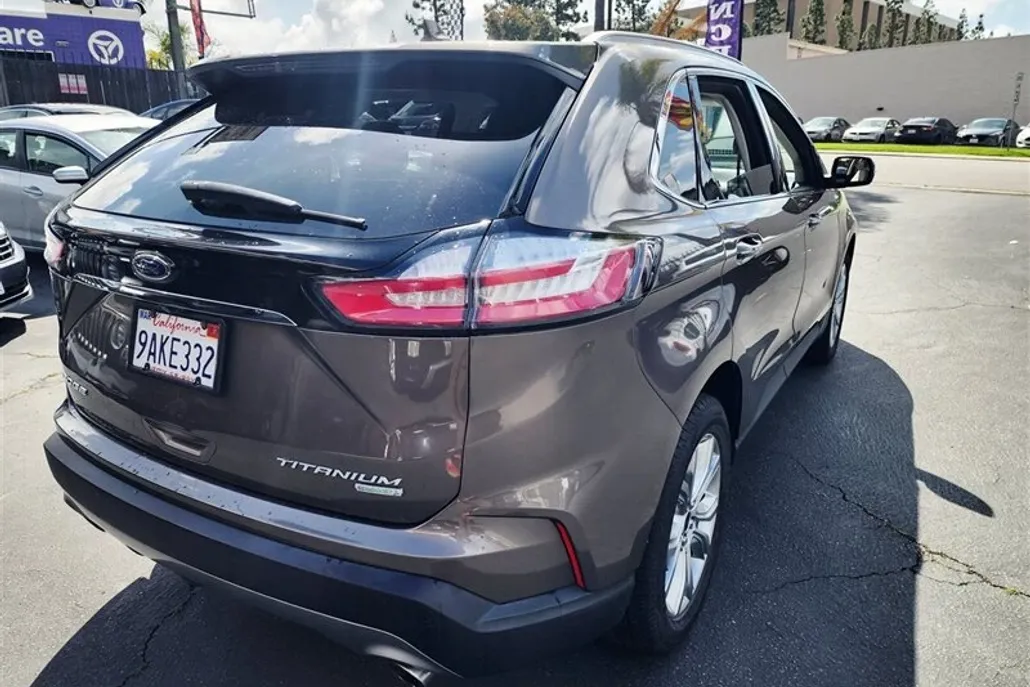 2019 Ford Edge Titanium photo 1