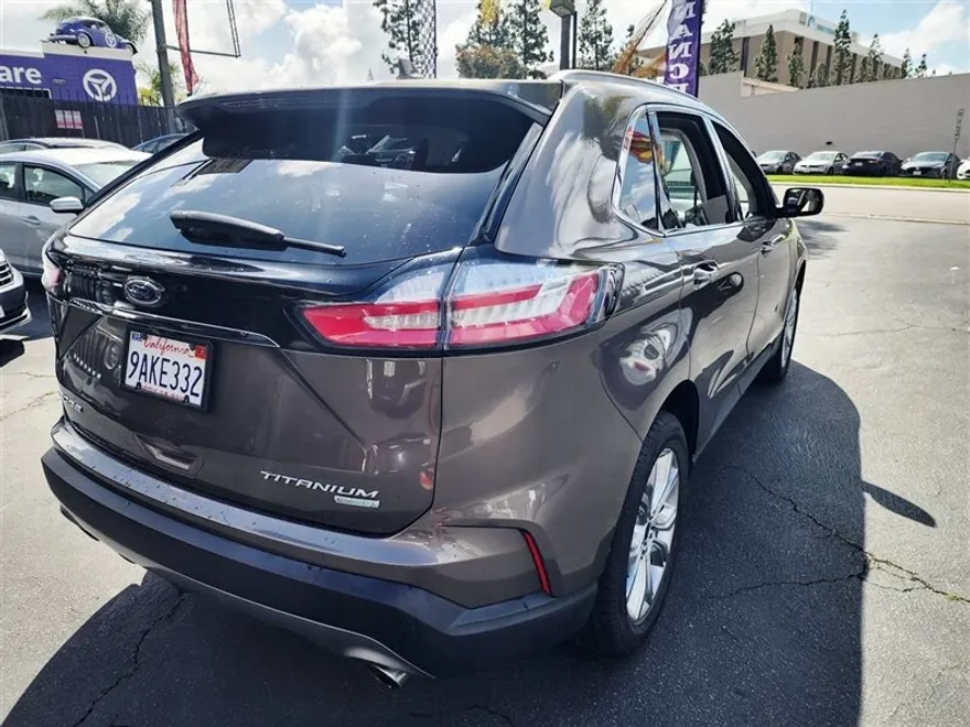 2019 Ford Edge Titanium photo 1
