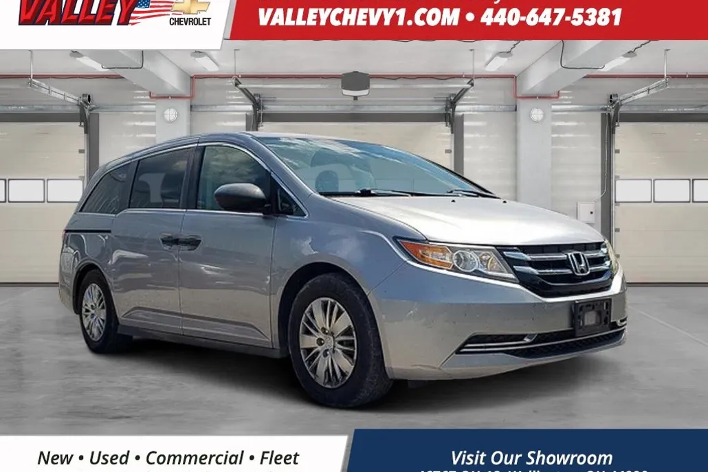 2016 Honda Odyssey LX photo 1