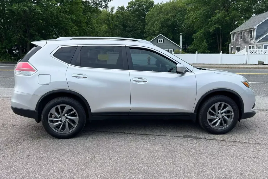 2014 Nissan Rogue SL photo 1