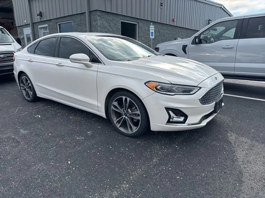 2019 Ford Fusion Titanium photo 1
