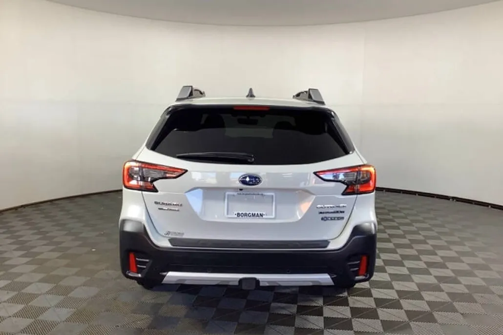 2022 Subaru Outback Touring XT photo 1