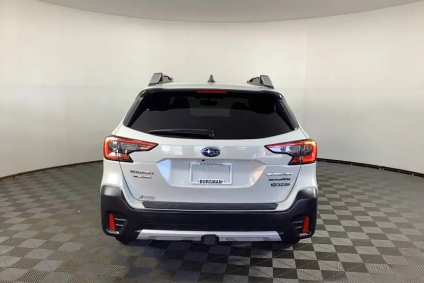 2022 Subaru Outback Touring XT photo 1