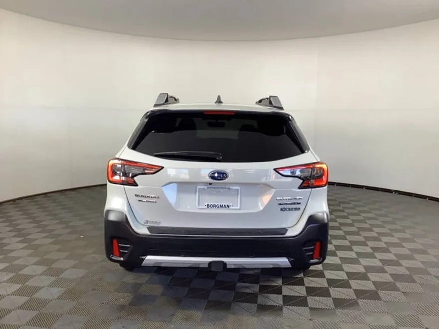 2022 Subaru Outback Touring XT photo 1